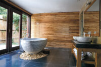 Sanisale - hout in de badkamer
